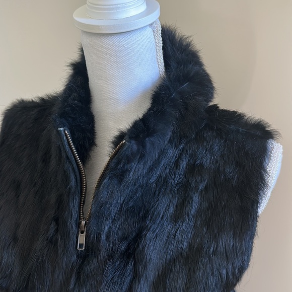 Fur Black Vest. Size M. Classic cut - Picture 3 of 5